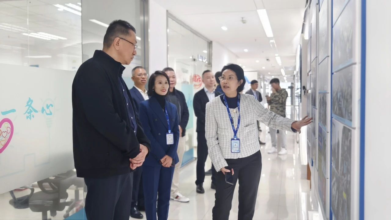 尊龙凯时集团｜东莞市南城街道党政代表团来访，，，，，调研数字化转型与智能化发展
